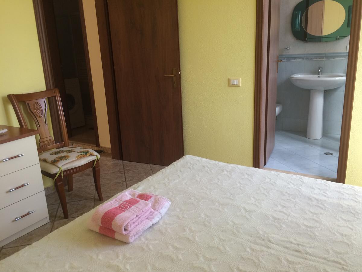 Friends House Bed and Breakfast Tirana Buitenkant foto