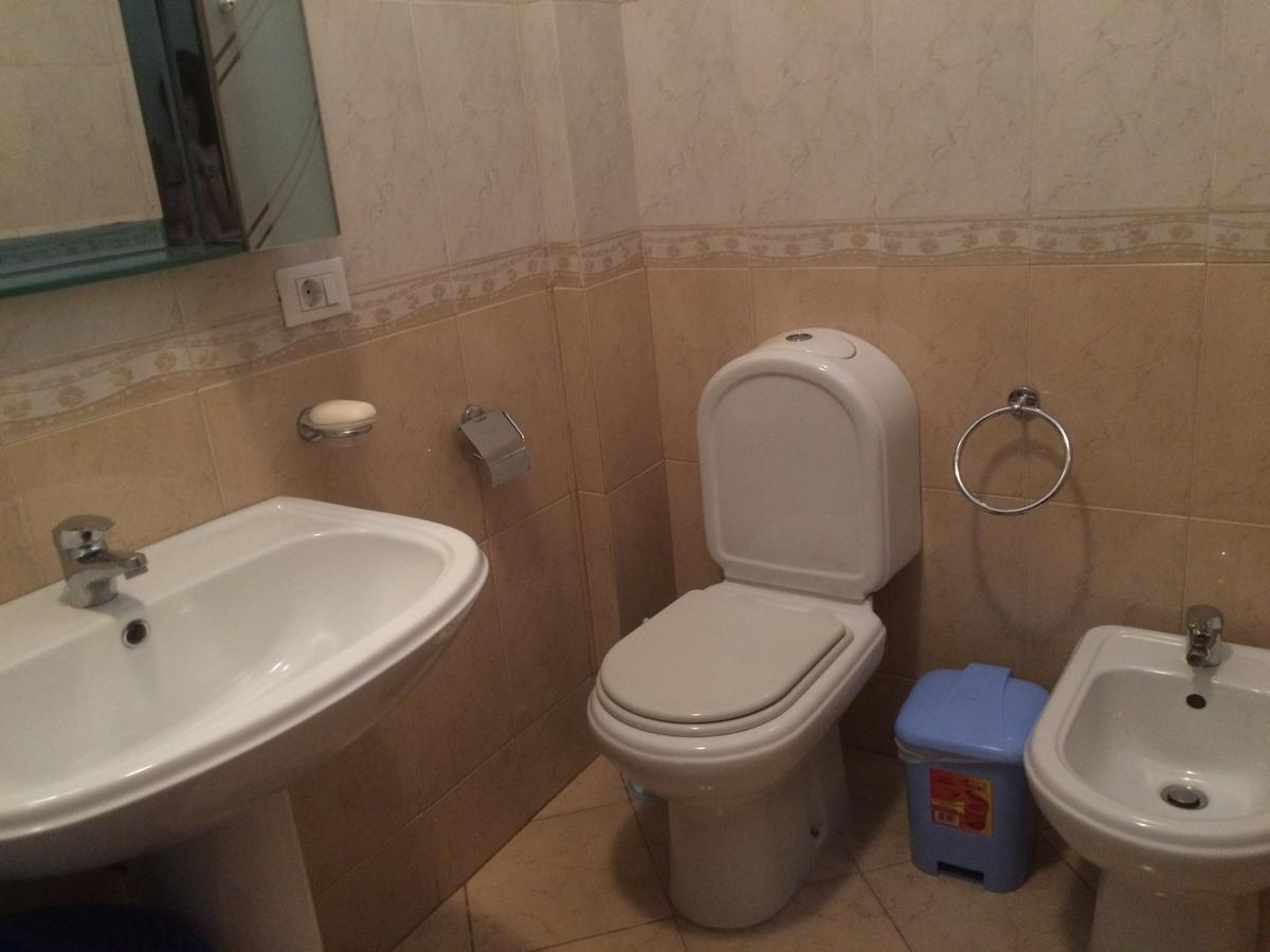 Friends House Bed and Breakfast Tirana Buitenkant foto